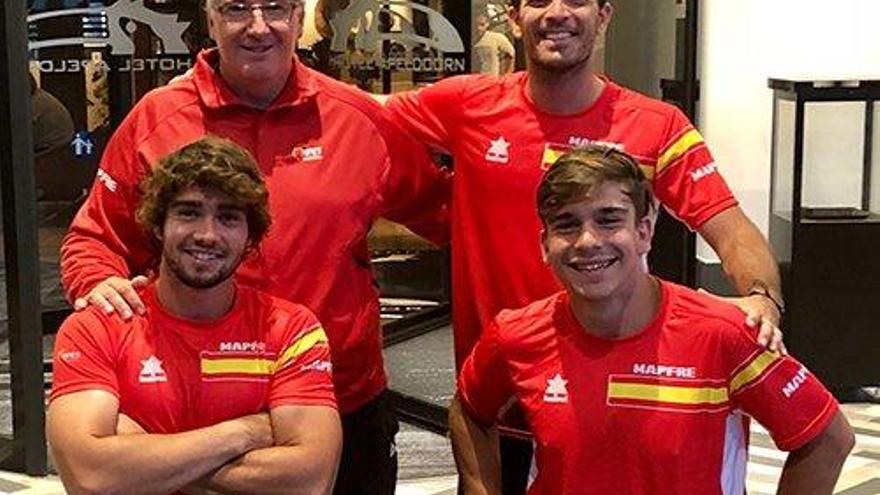 Martín de la Puente, junto a los demás integrantes de la selección española. // @spaintenis