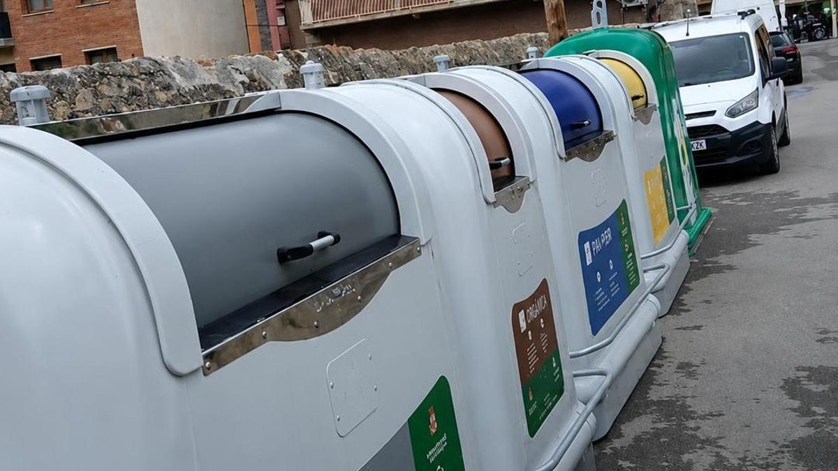 Els nous contenidors instal·lats al carrer del Raval de Llívia