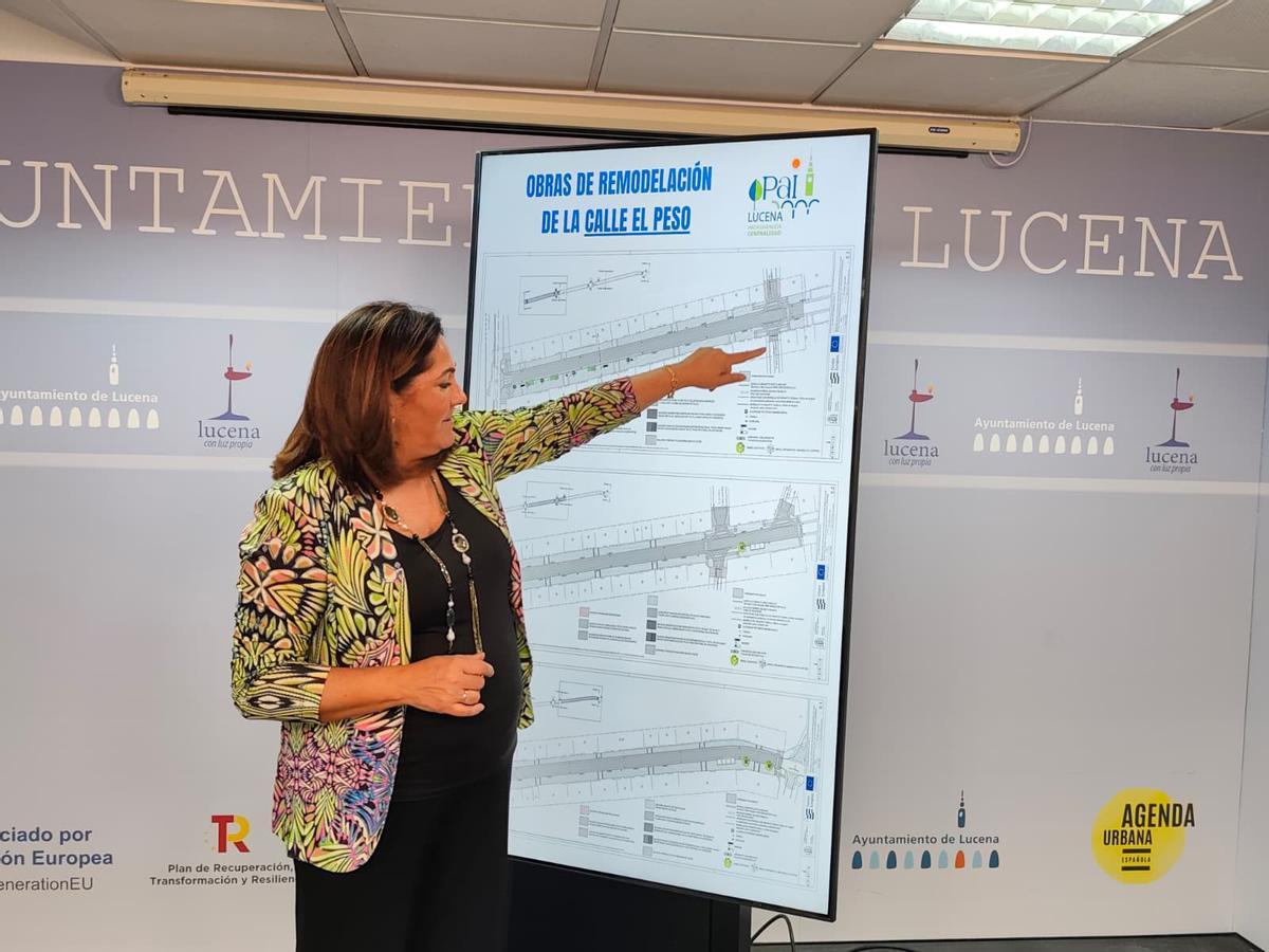 María de la O Redondo, durante la rueda de prensa para informar de las obras de la calle El Peso.