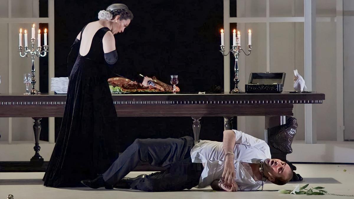 Puesta en escena de 'Tosca', la ópera de Giacomo Puccini dirigida por Rafael R. Villalobos en el Liceu.