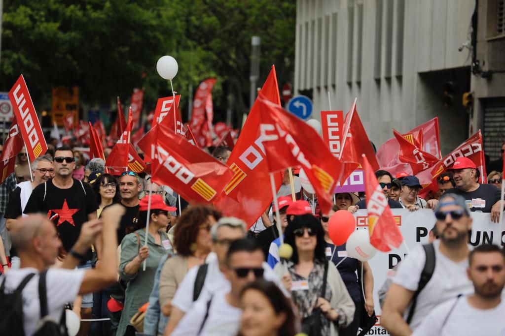 Cerca de mil personas salen a la calle por el Primero de Mayo