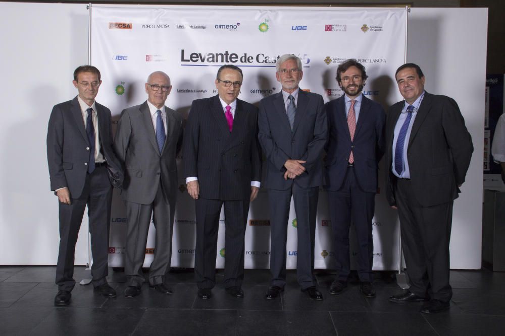 El consejero de Aguas de Valencia, Jesús Civera; el consejero de Epi, Jesús Prado; el presidente de EPI, Javier Moll; el expresidente del Consell Joan Lerma; el consejero delegado de EPI, Aitor Moll, y el director de Levante-EMV, Julio Monreal.