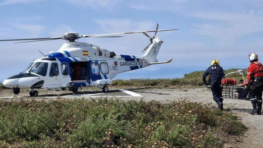 Evacúan en helicóptero desde la isla de Ons a un menor de 8 años natural de Bilbao