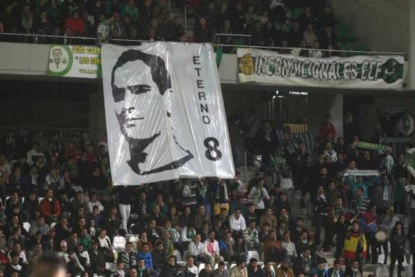 El Córdoba homenajea a Juanín con una goleada