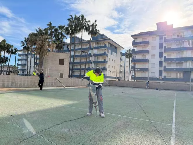 Miramar inicia la renovación de las pistas polideportivas del Parque del Riuet