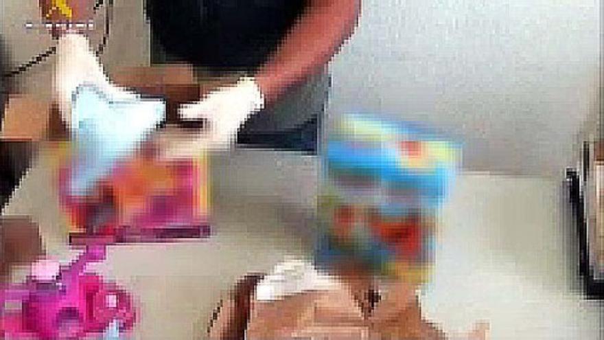 La Guardia Civil desarticula una banda que traficaba con droga oculta en cajas de juguetes