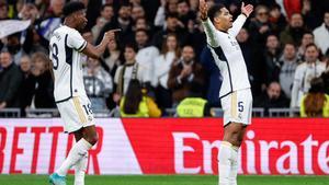 Jude Bellingham, jugador del Real Madrid, celebra un gol en el Bernabéu contra el Girona.