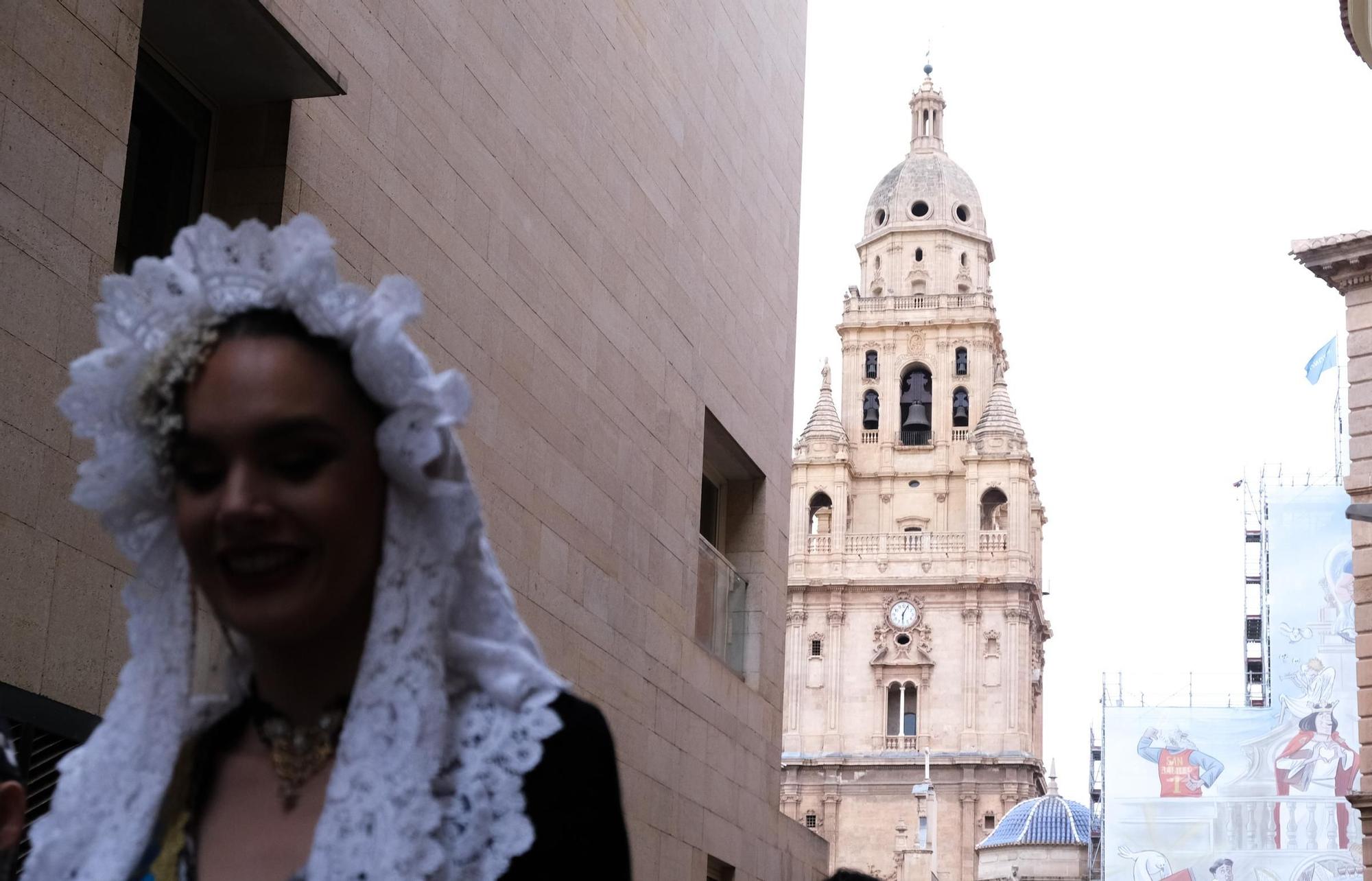 Así ha sido el desfile por las calles de Murcia de las candidatas a Bellea del Foc