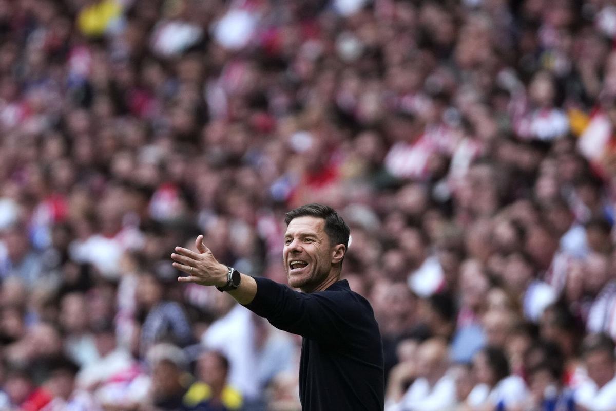 Xabi Alonso, durante el partido de LaLiga entre el Real Madrid y el Atlético de Madrid en el Metropolitano
