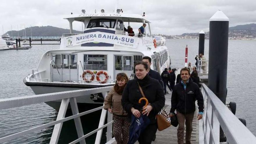 Los turoperadores finalizaron la primera jornada de los cruceros costeros en Baiona. // Ricardo Grobas