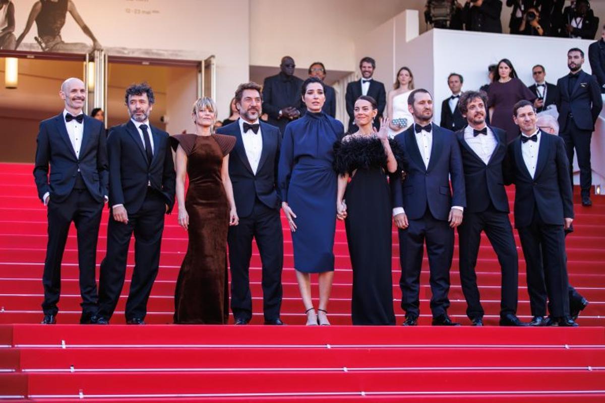 El equipo de 'El ser querido', película de Rodrigo Sorogoyen, durante su participación en Cannes