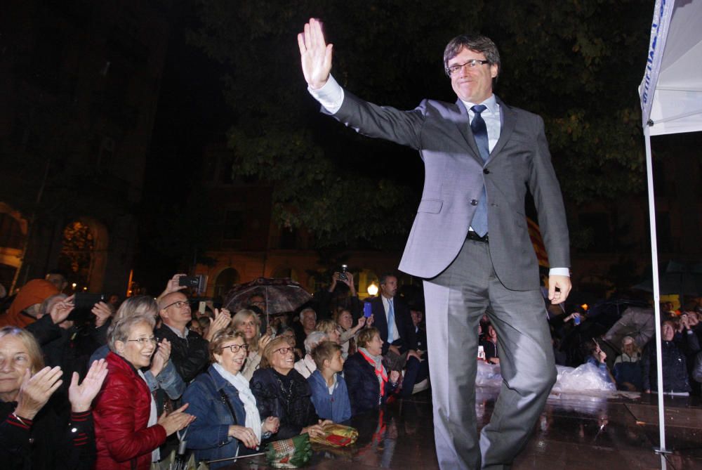 Puigdemont omple la plaça de la Independència de Girona