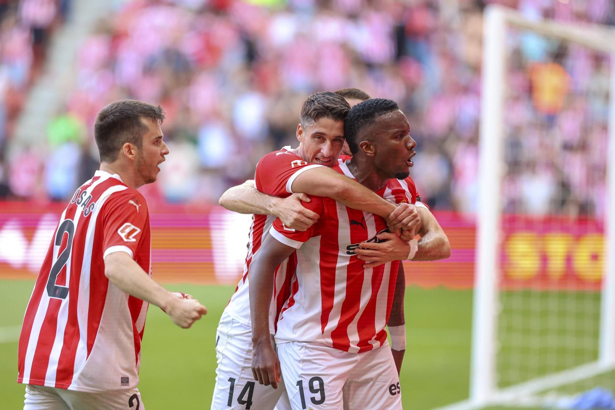 Derbi asturiano: las imágenes del partido entre el Sporting y el Oviedo en El Molinón