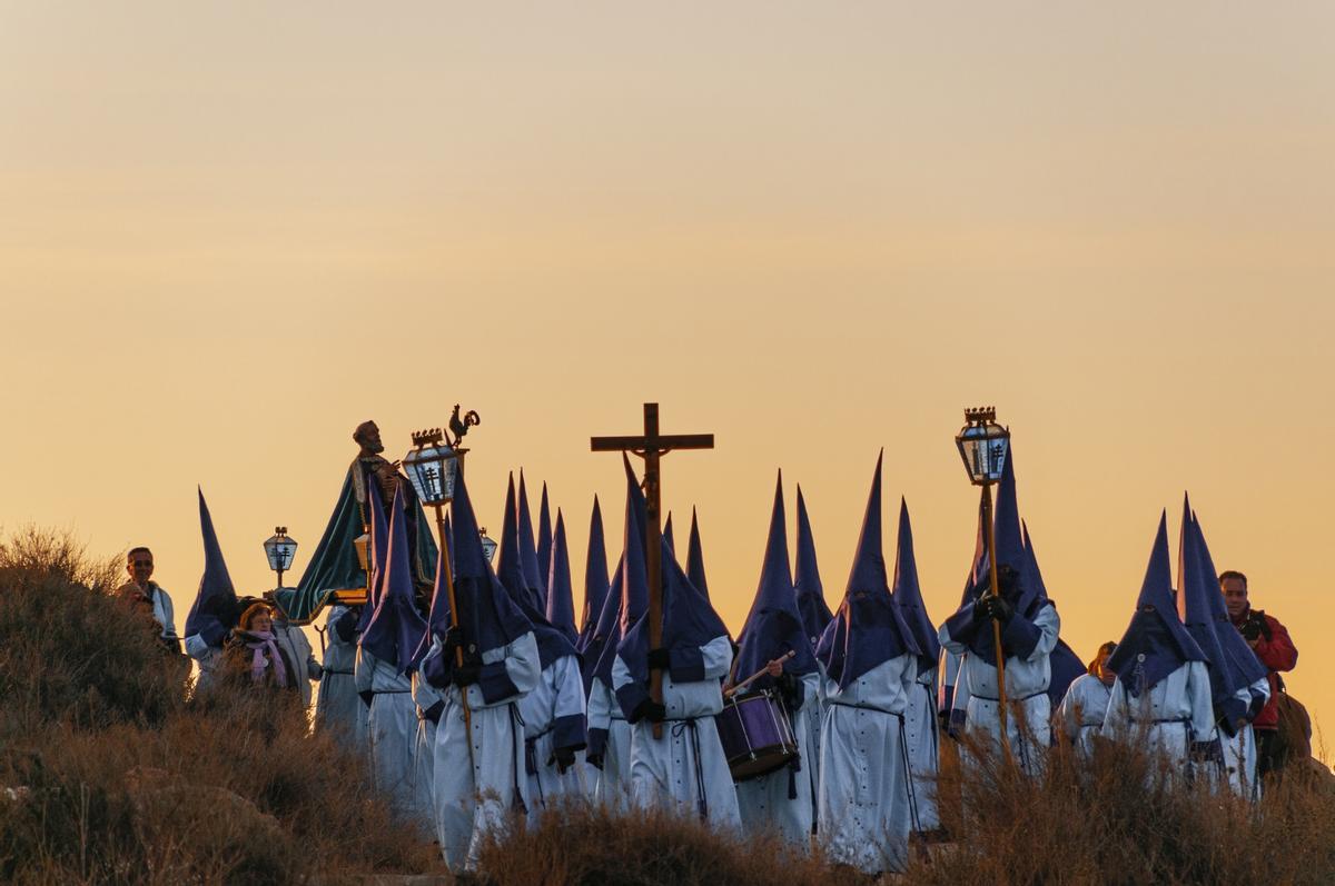 La Semana Santa de Calatayud está considerada como una de las más antiguas y peculiares de España, destacando la procesión del Santo Entierro y el viacrucis de Cuaresma.