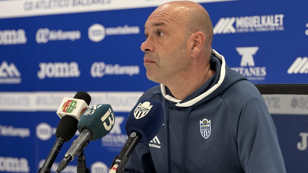 Luis Blanco, durante la rueda de prensa de este martes en el Estadi Balear.