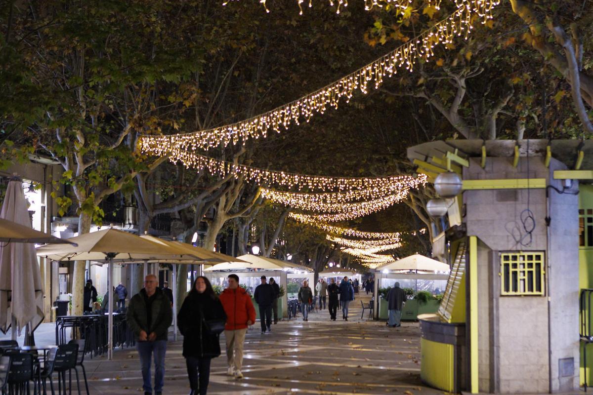 La il·luminació nadalenca de les festes a Manresa
