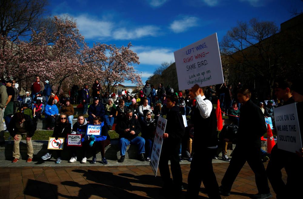 Miles de personas se han manifestado en Washington contra la venta de armas.