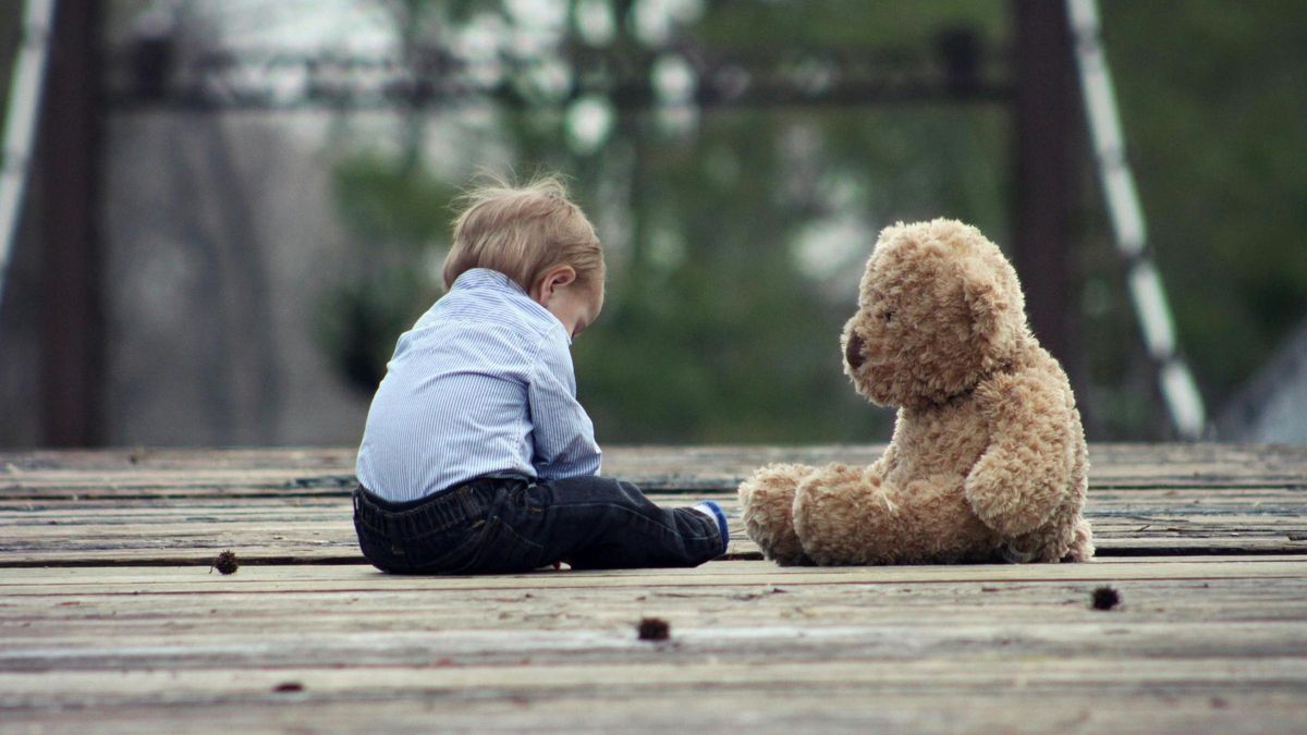¿Tus hijos tienen problemas para hacer amigos? Este psicólogo explica cómo ayudarles
