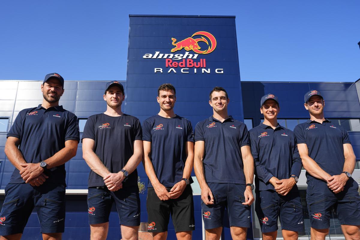 El  Alinghi Red Bull Racing presenta su base en el Port Vell barcelonés