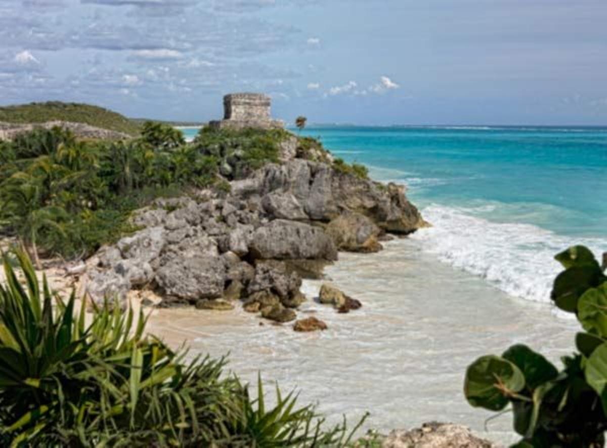 Tulum fue uno de los pocos asentamientos mayas que estaba habitado en 1518, cuando llegaron los españoles bajo el mando del capitán Juan de Grijalva.