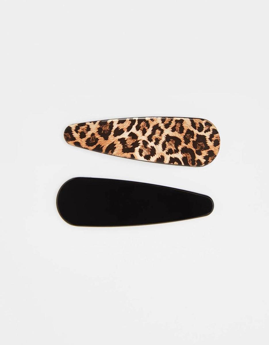 Horquillas 'animal print' de Bershka (precio: 5,99 euros)