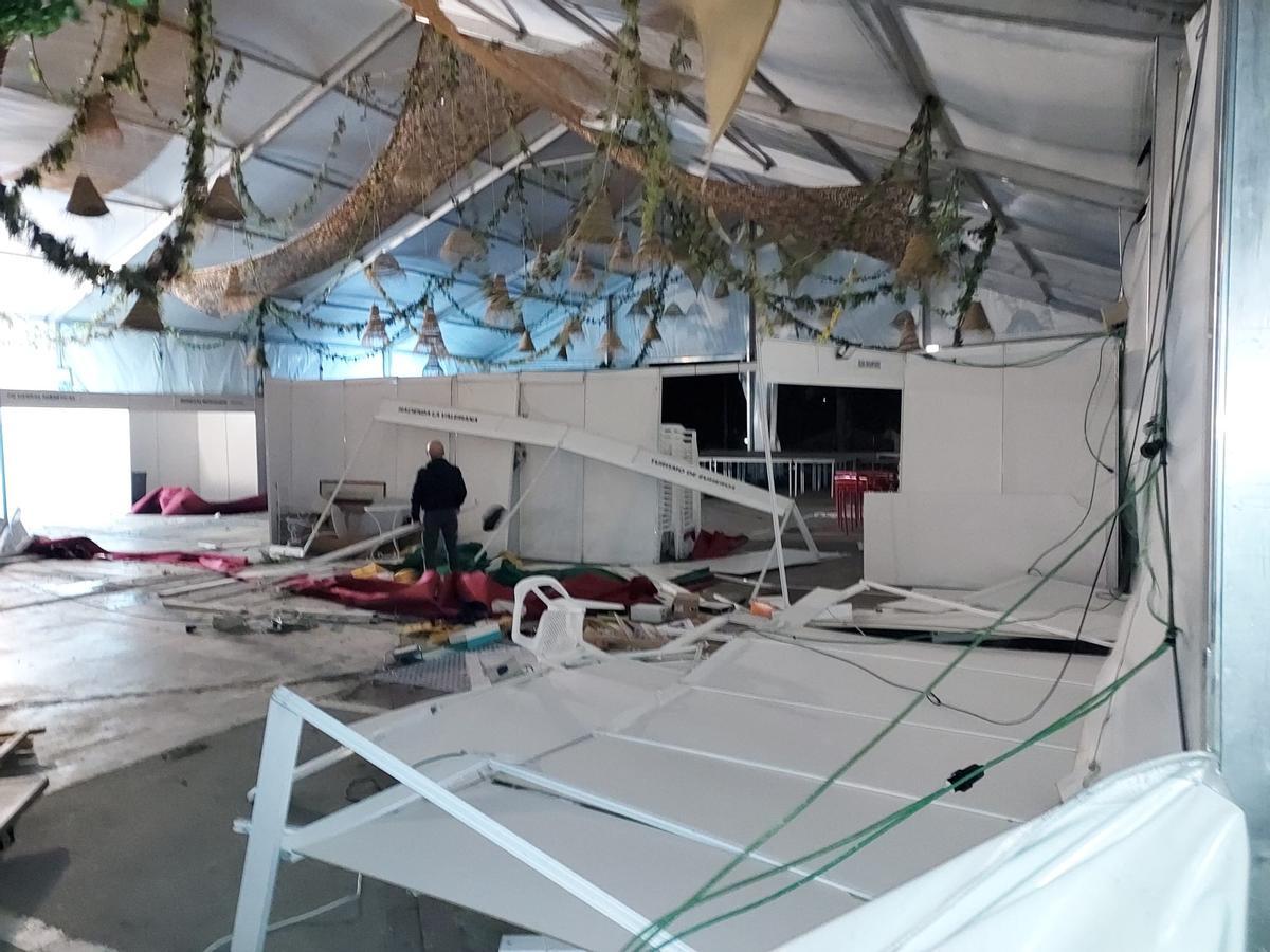 Daños causados por el viento en la carpa que acogía la feria de Ecoturismo de Doña Mencía.