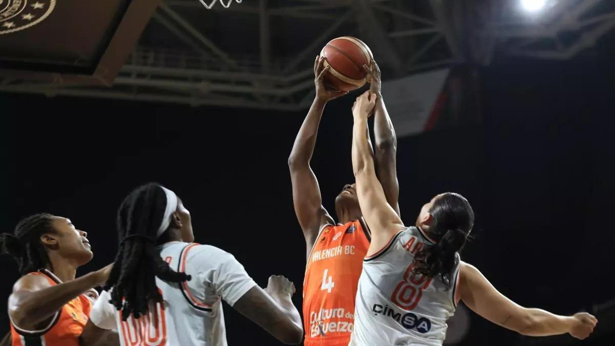 Victoria de Valencia Basket en la Eurliga Femenina.