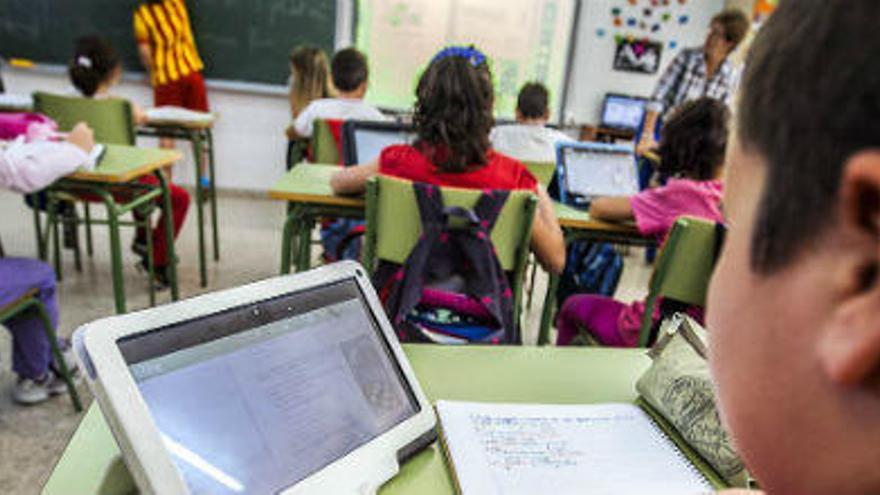 Educación permitirá el uso de tabletas en quinto de primaria a costa de los padres