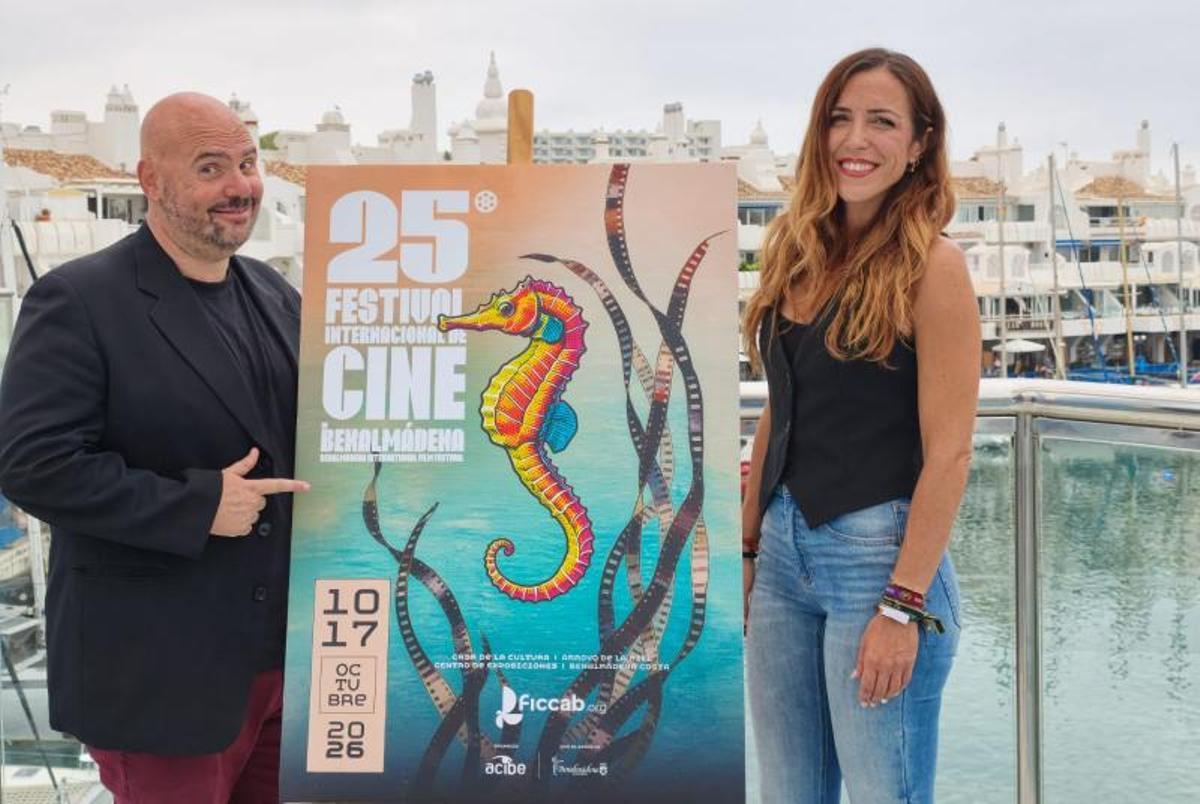 El codirector del FICCAB, Jaime Noguera, junto a la concejala de Cultura, Jésica Trujillo, en la presentación del festival.