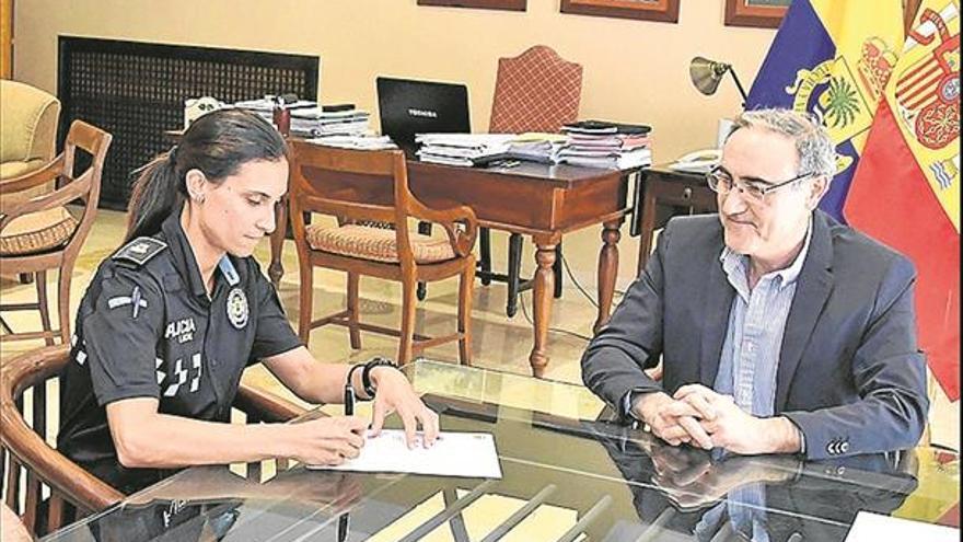 Dos nuevos agentes de la Policía Local con refuerzo para violencia de género