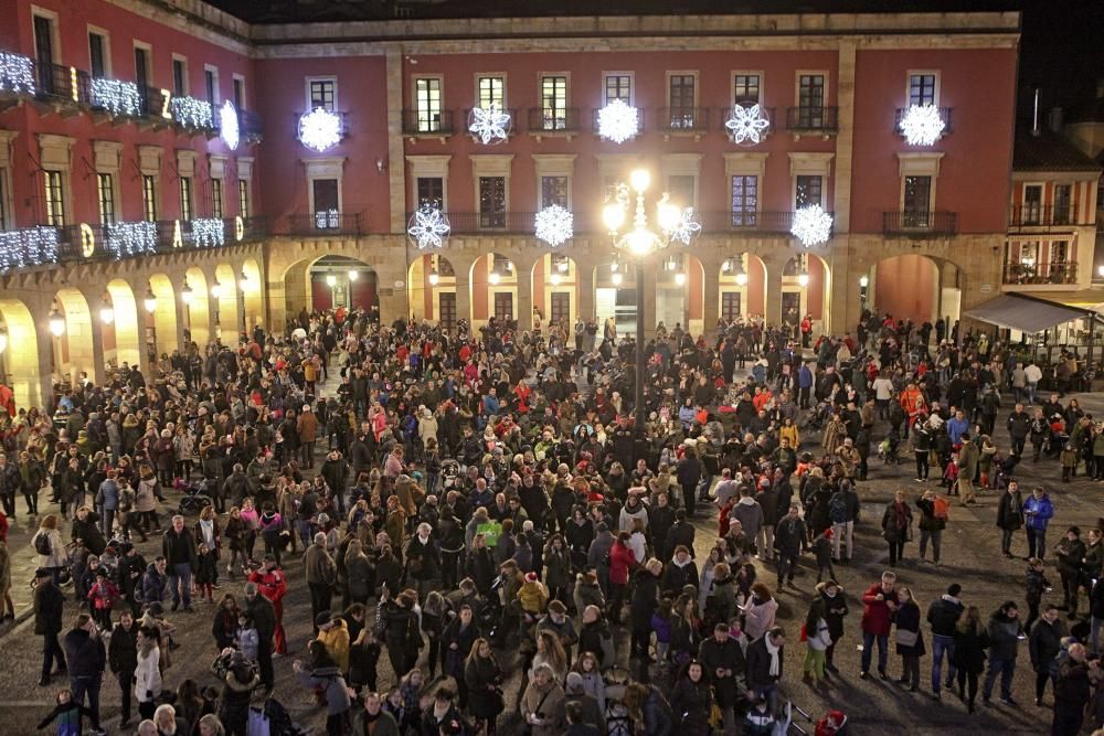 Encendido de luces navideñas en Gijón.