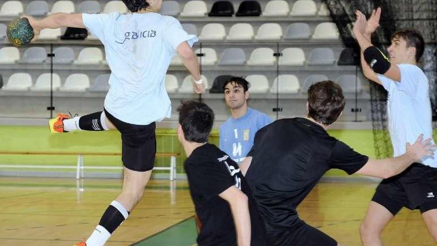 Imagen del entrenamiento de ayer en el Arena. // Bernabé/Javier Lalín