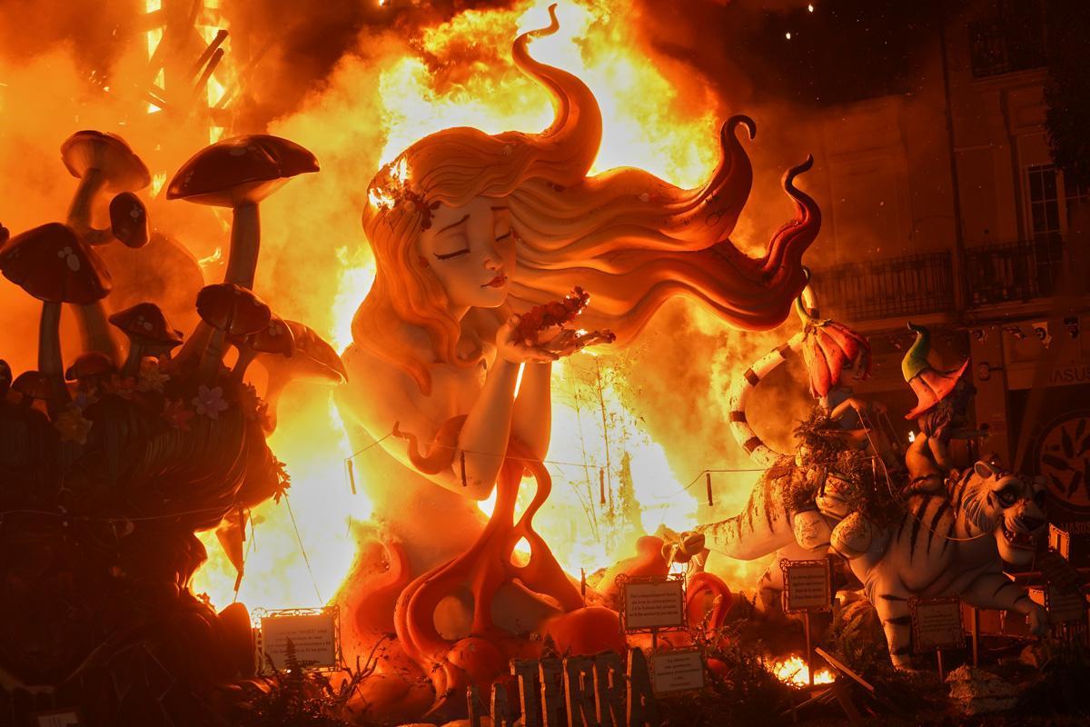 Las Fallas 2025 llegan hoy a su fin con una nit de la cremà Las Fallas 2025 llegan hoy a su fin con una nit de la cremà