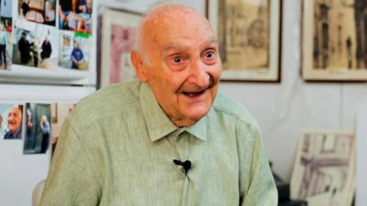 VÍDEO | Joan Vaello, de 100 anys: "Cada dia em llevo a les 7, prenc un got d’aigua i esmorzo un pastisset, una ensaïmada o un croissant"