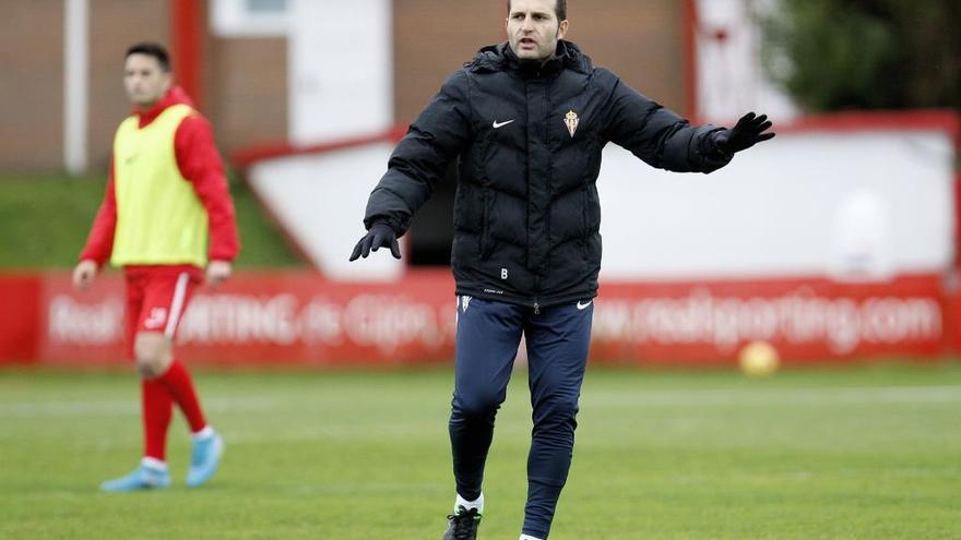 Pipo Baraja, durante el entrenamiento del Sporting.