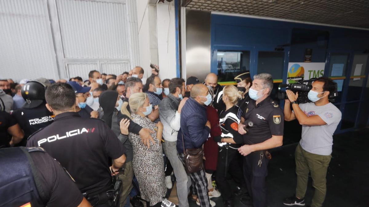 Las imágenes de los altercados en el Puerto de Alicante por el ferry a Orán