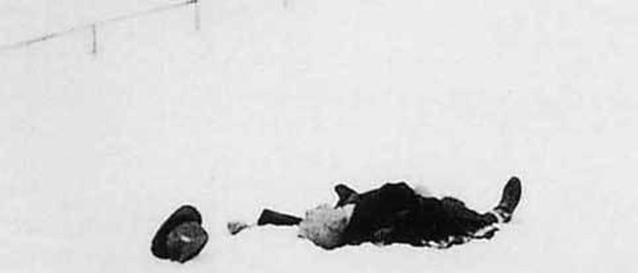 Foto tomada por la Policía del cadáver de Walser, el 25 de diciembre de 1956.