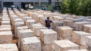Barcelona guarda a Glòries com un tresor 250 blocs de les extintes pedreres de Montjuïc
