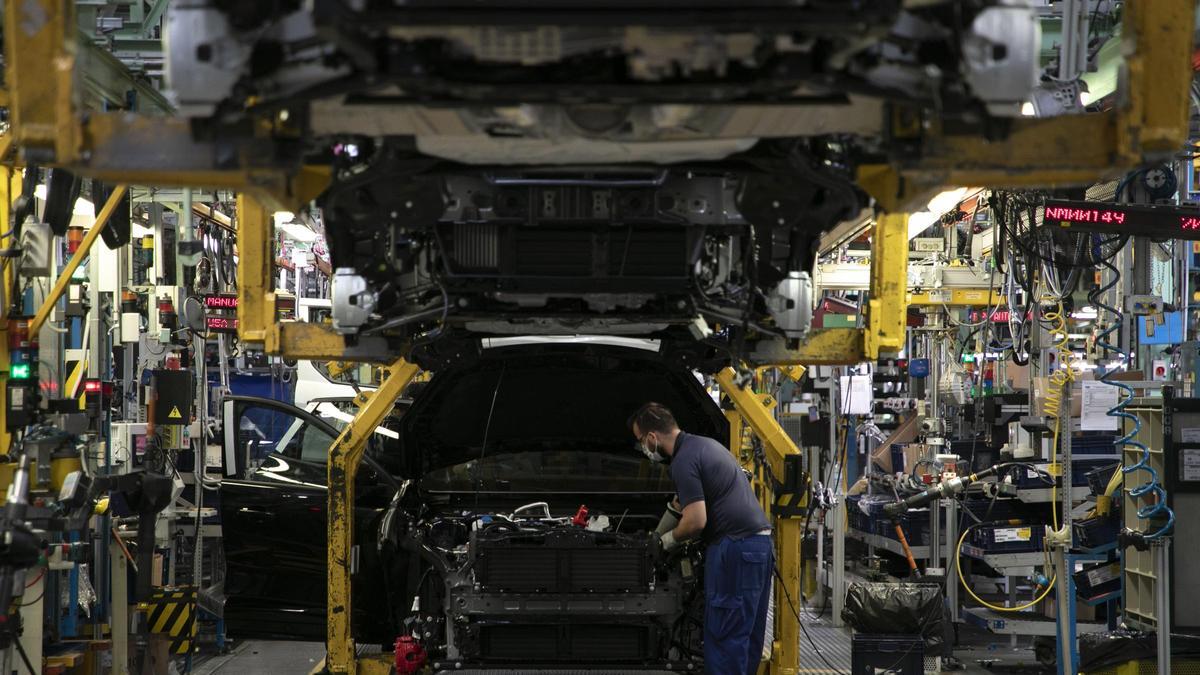 Producción de vehículos en Ford Almussafes.