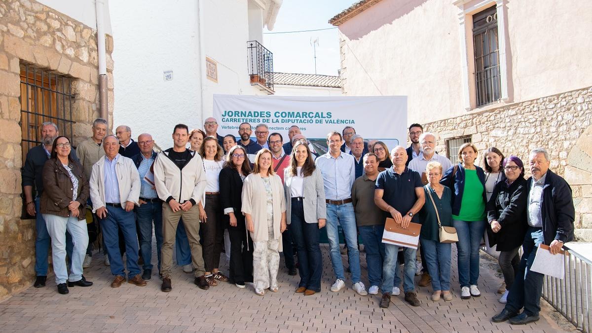 Reme Mazzolari junto a los alcaldes de los municipios de Los Serranos.