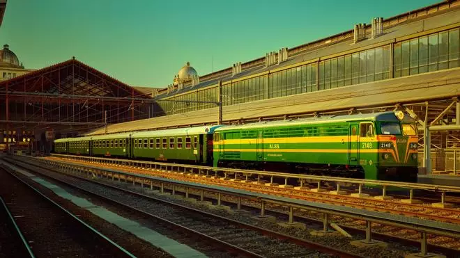 El tren histórico con nombre de rey que conduce a un Patrimonio de la Humanidad