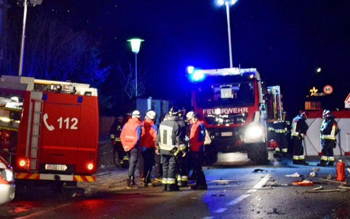 Lutago (bolzano) (Italy), 05/01/2020.- A handout photo made available by the fire brigade firefighters rushed to help the people involved in the accident in Lutago, Italy, 05 January 2020. Six people died and eleven were injured in a road accident early 05 January in Lutago. According to first informations, a car hit a group of people around 1.15 AM at high speed in an apparent drunk driving. (Incendio, Italia) EFE/EPA/VIGILI DEL FUOCO / HANDOUT HANDOUT EDITORIAL USE ONLY/NO SALES