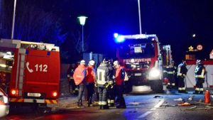 Lutago (bolzano) (Italy), 05/01/2020.- A handout photo made available by the fire brigade firefighters rushed to help the people involved in the accident in Lutago, Italy, 05 January 2020. Six people died and eleven were injured in a road accident early 05 January in Lutago. According to first informations, a car hit a group of people around 1.15 AM at high speed in an apparent drunk driving. (Incendio, Italia) EFE/EPA/VIGILI DEL FUOCO / HANDOUT HANDOUT EDITORIAL USE ONLY/NO SALES