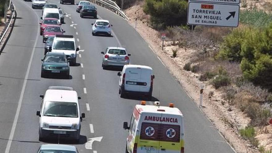 Imagen de las retenciones en la circunvalación de la N-332 en Torrevieja.