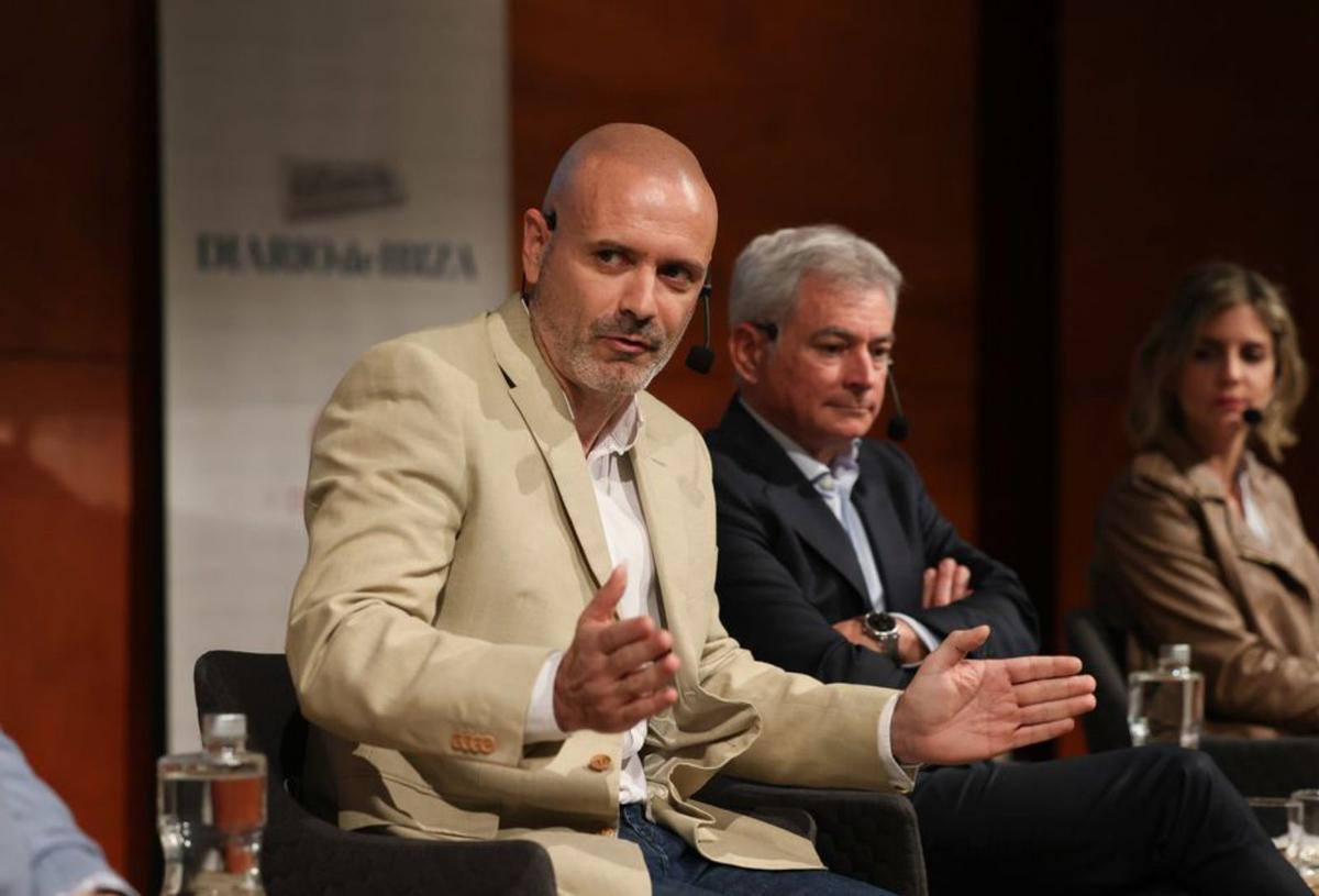 Jordi Grivé, concejal de Eivissa, junto a Juan Luis Castillo, de Aqualia. | FOTOS: MARCELO SASTRE