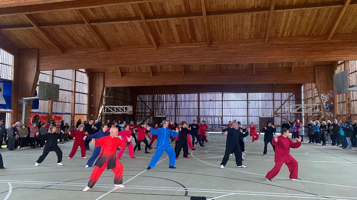 Exhibición en Gijón por el Día Mundial del Taichi