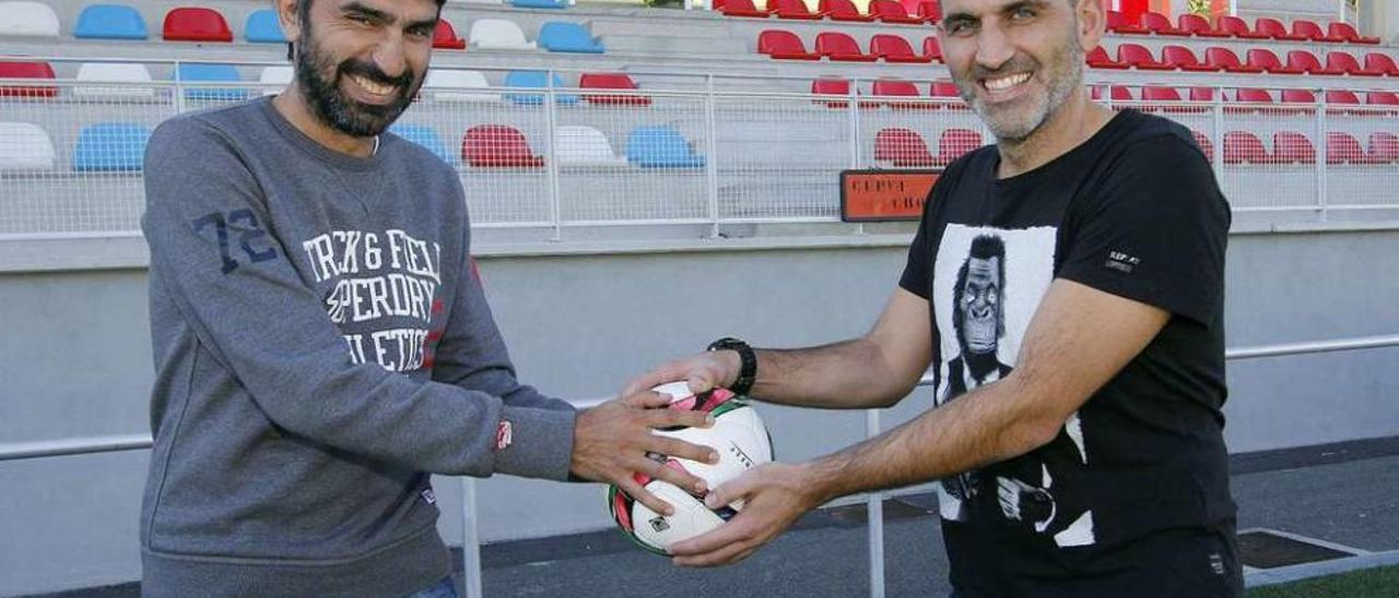 Marcos (Choco) y Jacobo Montes (Alondras) se reunieron ayer en Redondela con el duelo del domingo en perspectiva. // Ricardo Grobas