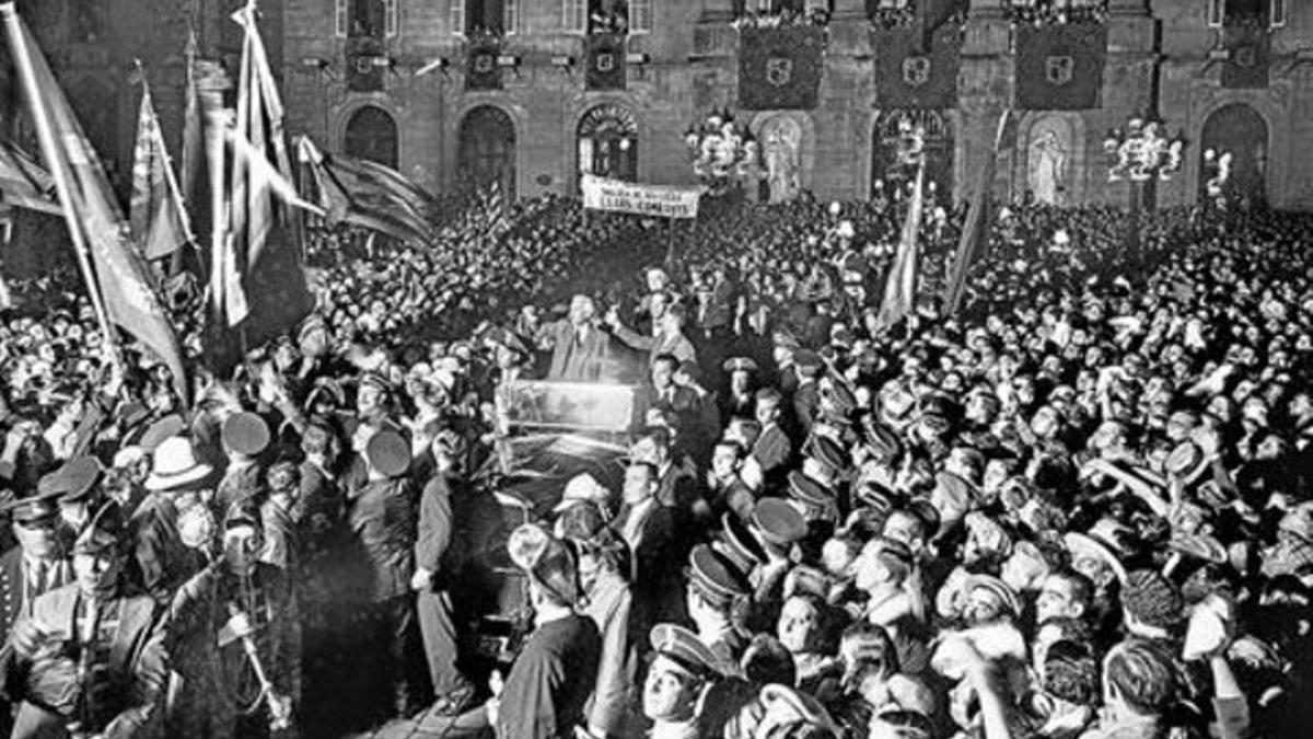 Día histórico 3  La llegada de Lluís Companys y Francesc Macià a la plaza de Sant Jaume en 1932.