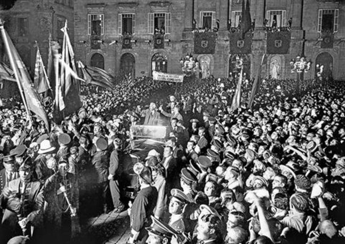 Dia històric 3  L’arribada de Lluís Companys i Francesc Macià a la plaça de Sant Jaume el 1932.