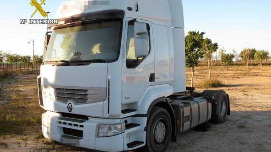 Recuperan la cabina de un tráiler en Torre Pacheco